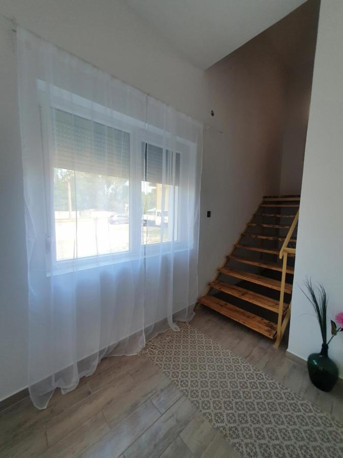 Sosto Apartman セーケシュフェヘールヴァール エクステリア 写真