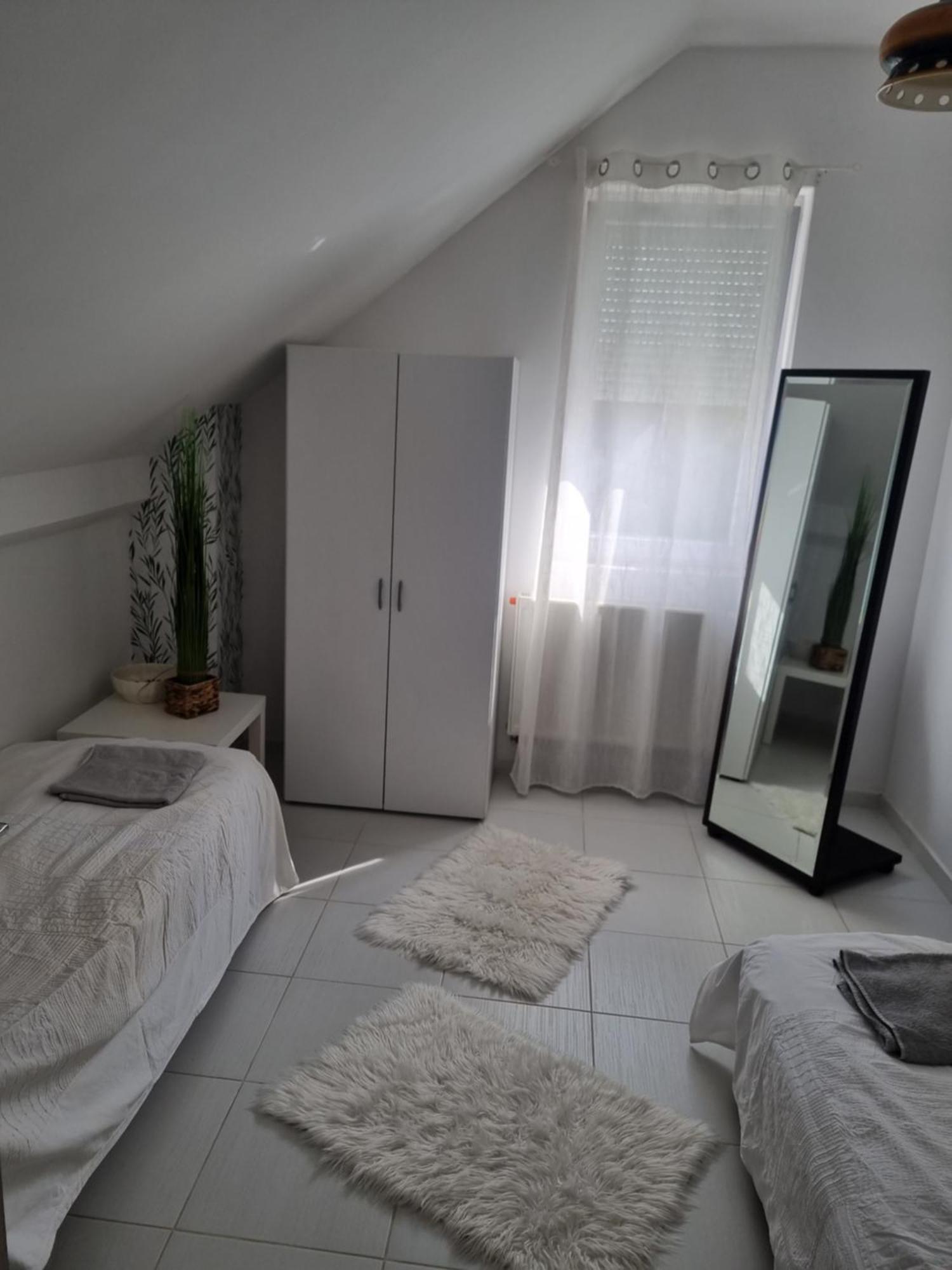 Sosto Apartman セーケシュフェヘールヴァール エクステリア 写真